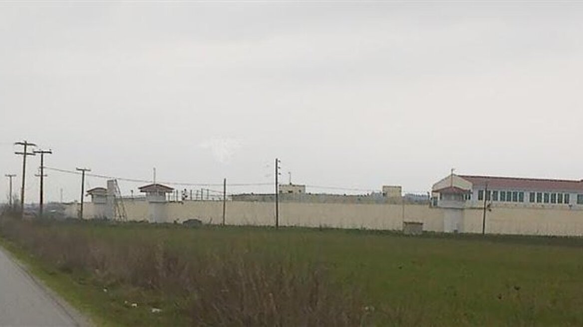 Κρατούμενος πέρασε κινητό στις φυλακές Τρικάλων