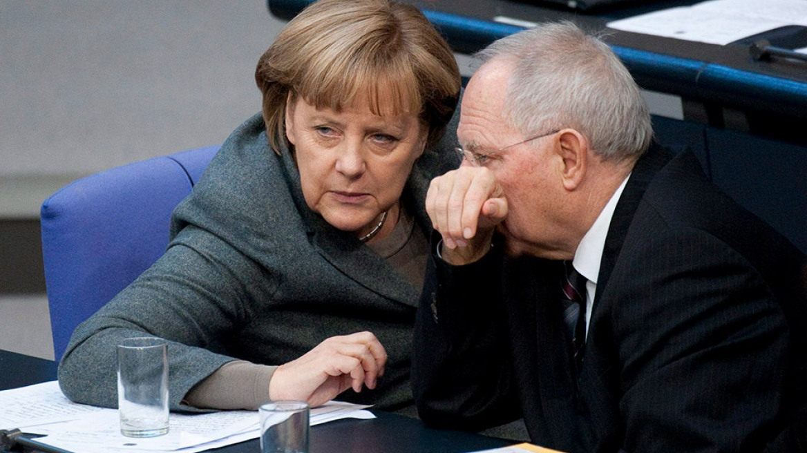 Σόιμπλε: Τα γερμανικά υπουργεία επεξεργάζονται σχέδιο βοήθειας της Ελλάδας