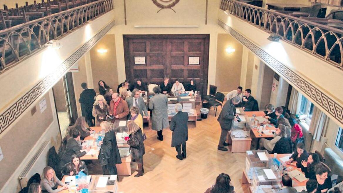 Συνεχίζεται η προσέλευση των Aθηναίων δικηγόρων στις κάλπες