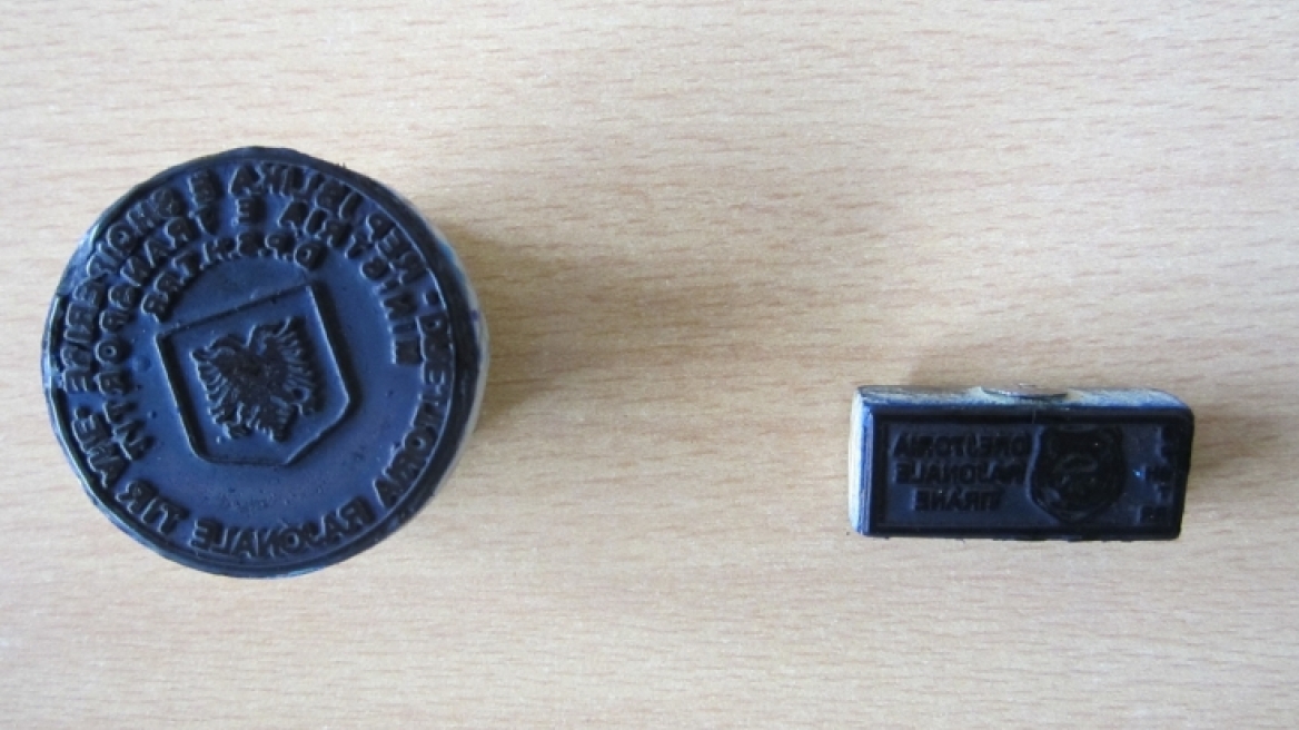 Ηλικιωμένος πλαστογραφούσε άδειες παραμονής