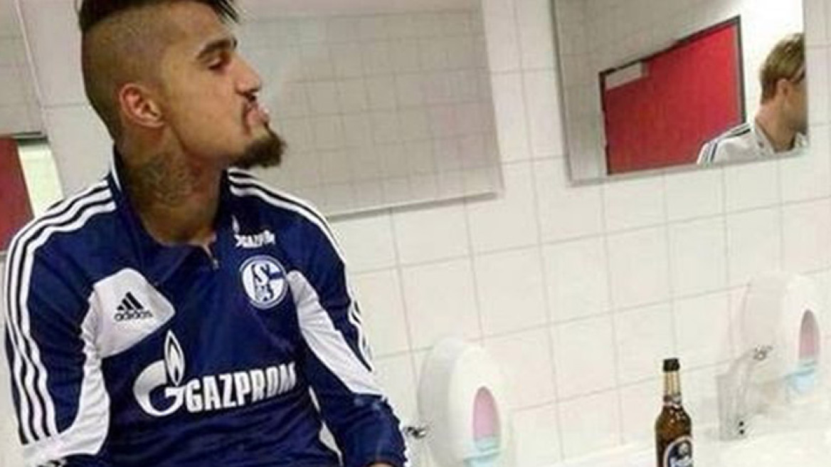 Με τσιγάρα και μπύρες γιορτάζουν τις νίκες στη Σάλκε!