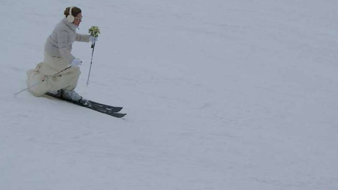 Παρνασσός: Η νύφη έφτασε στην εκκλησία με.. πέδιλα του σκι!