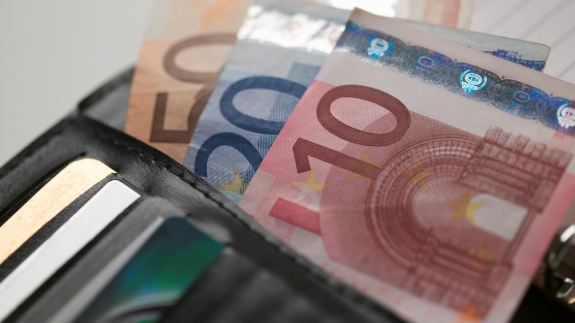Συντάξεις: Προσωρινές «αυξήσεις» λόγω αναστολής παρακράτησης φόρου