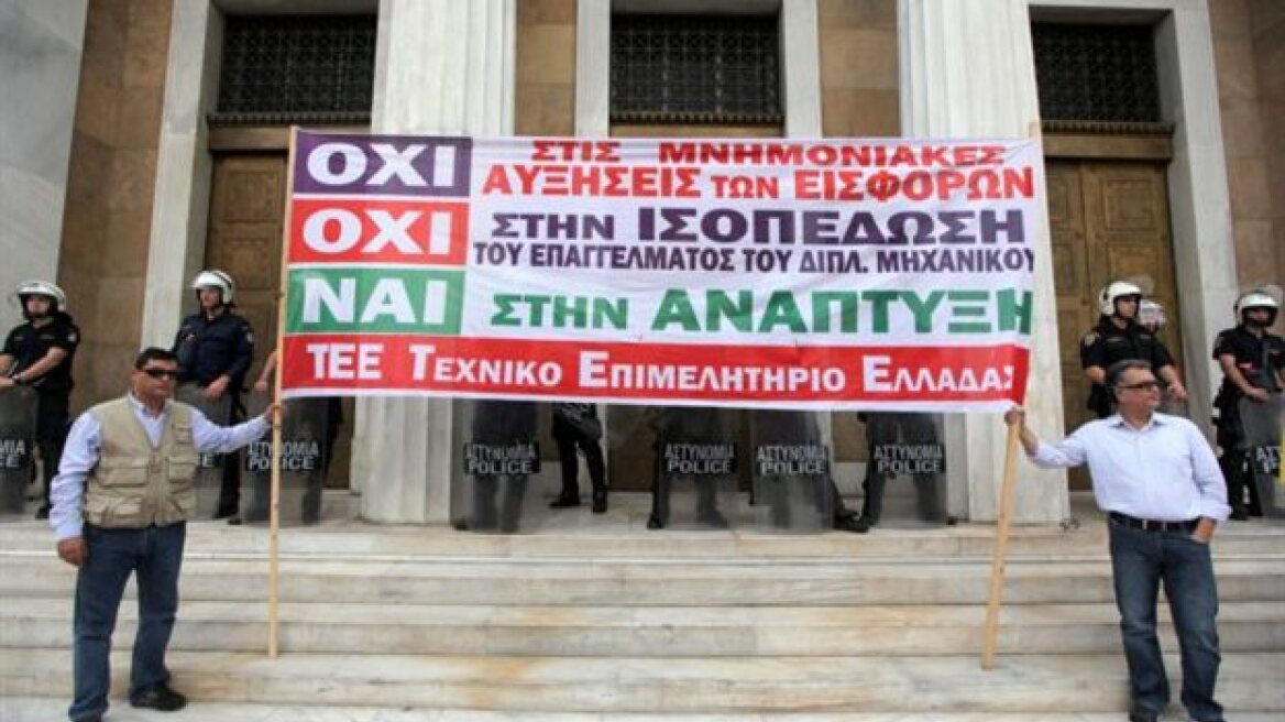 ΤΕΕ: Με κατασχέσεις απειλούνται 50.000 μηχανικοί