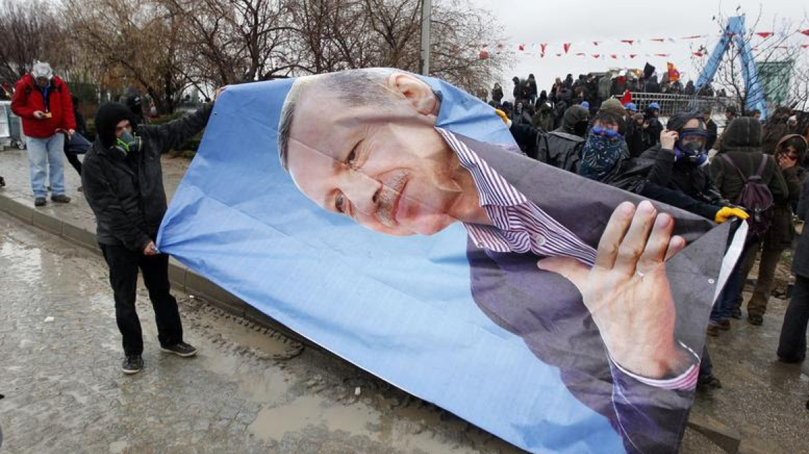 Τουρκία: Ελεύθεροι οι γιοι των πρώην υπουργών