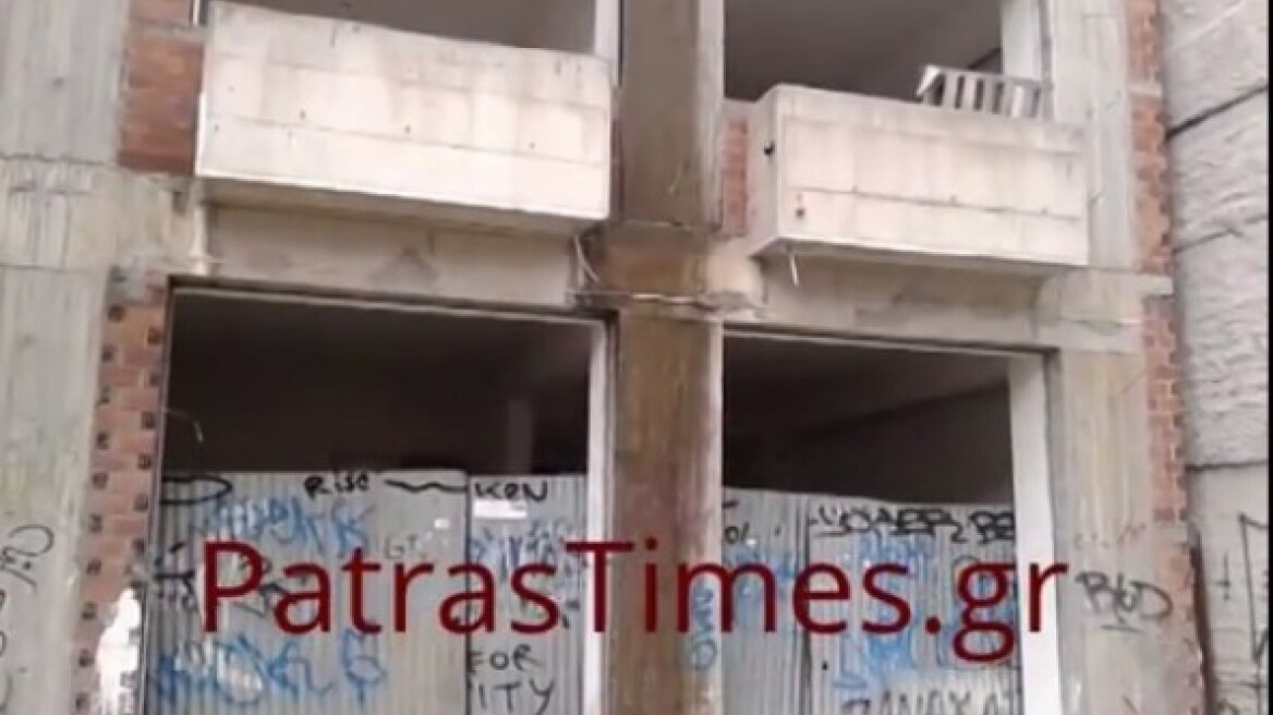 Πάτρα: Κλινικά νεκρός 24χρονος που έπεσε στον ακάλυπτο πολυκατοικίας