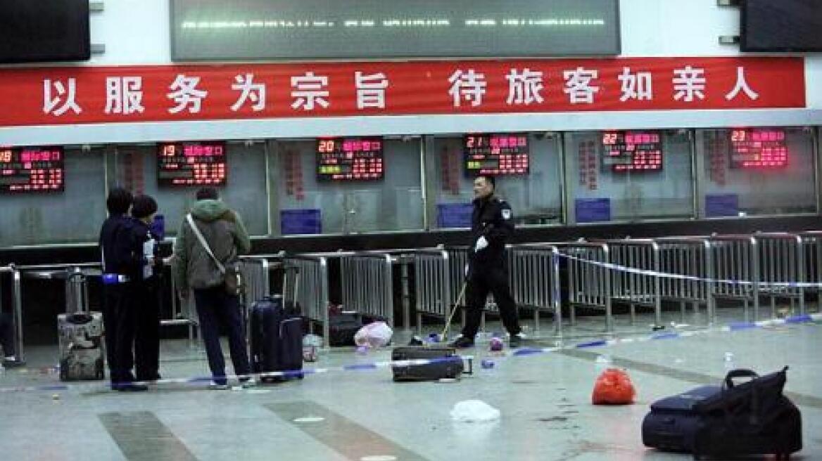 Κίνα: Τρεις συλλήψεις για την αιματηρή επίθεση σε σταθμό τρένου