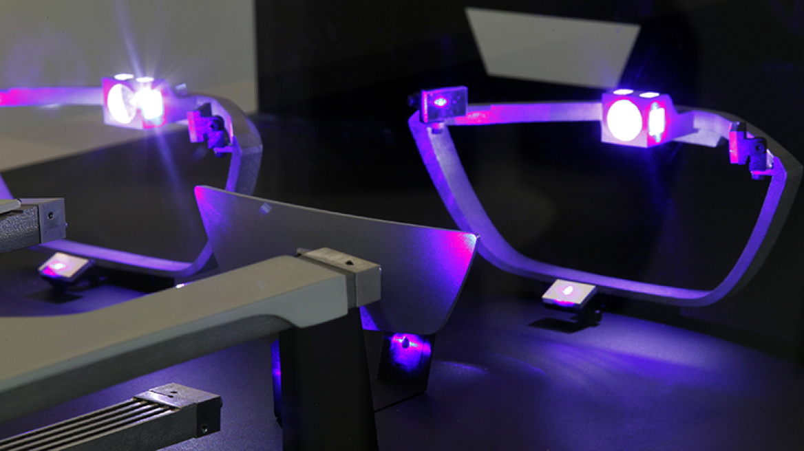  Φώτα λέιζερ: Η νύχτα μέρα!