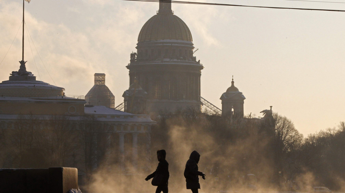 Αγ. Πετρούπολη: Mεγάλες ζημίες από πυρκαγιά στην Ακαδημία Καλών Τεχνών