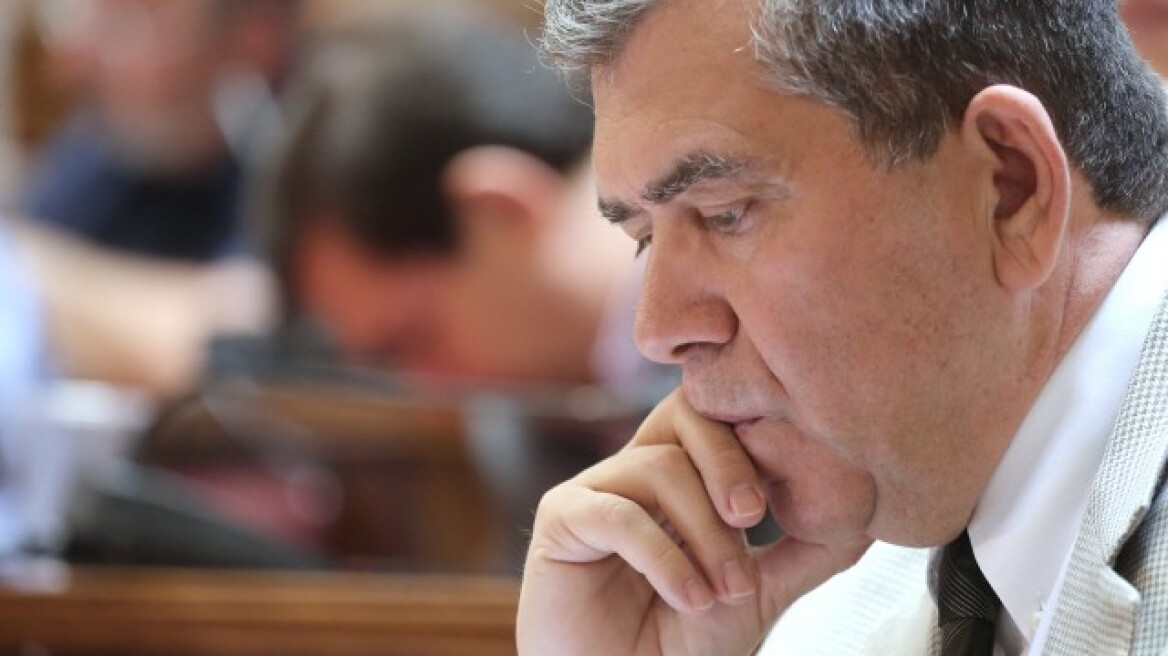 Μητρόπουλος «εναντίον» Σταθάκη: Να μειωθούν δραστικά οι φορολογικοί συντελεστές
