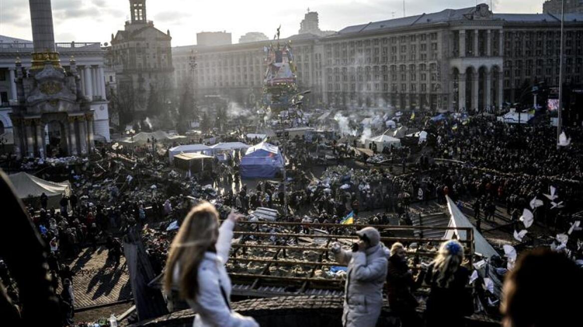 Ουκρανία: Στο χείλος της πτώχευσης, πουλάει κρατικά αυτοκίνητα