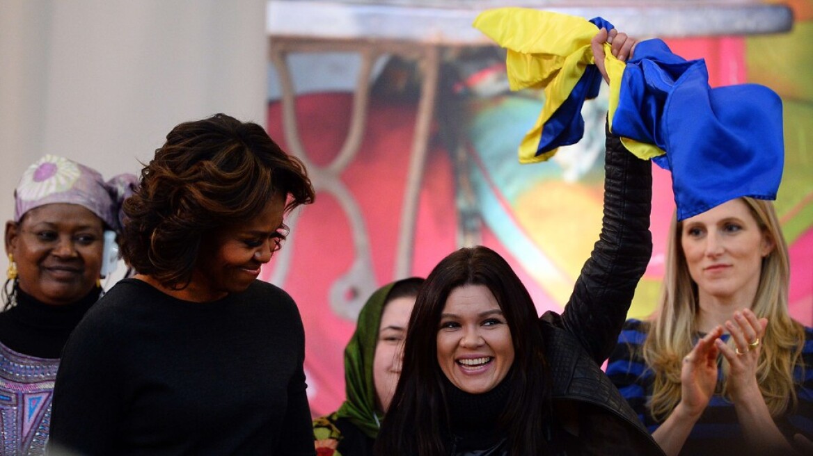 Η Μισέλ Ομπάμα βράβευσε τη Ρουσλάνα για το θάρρος της 