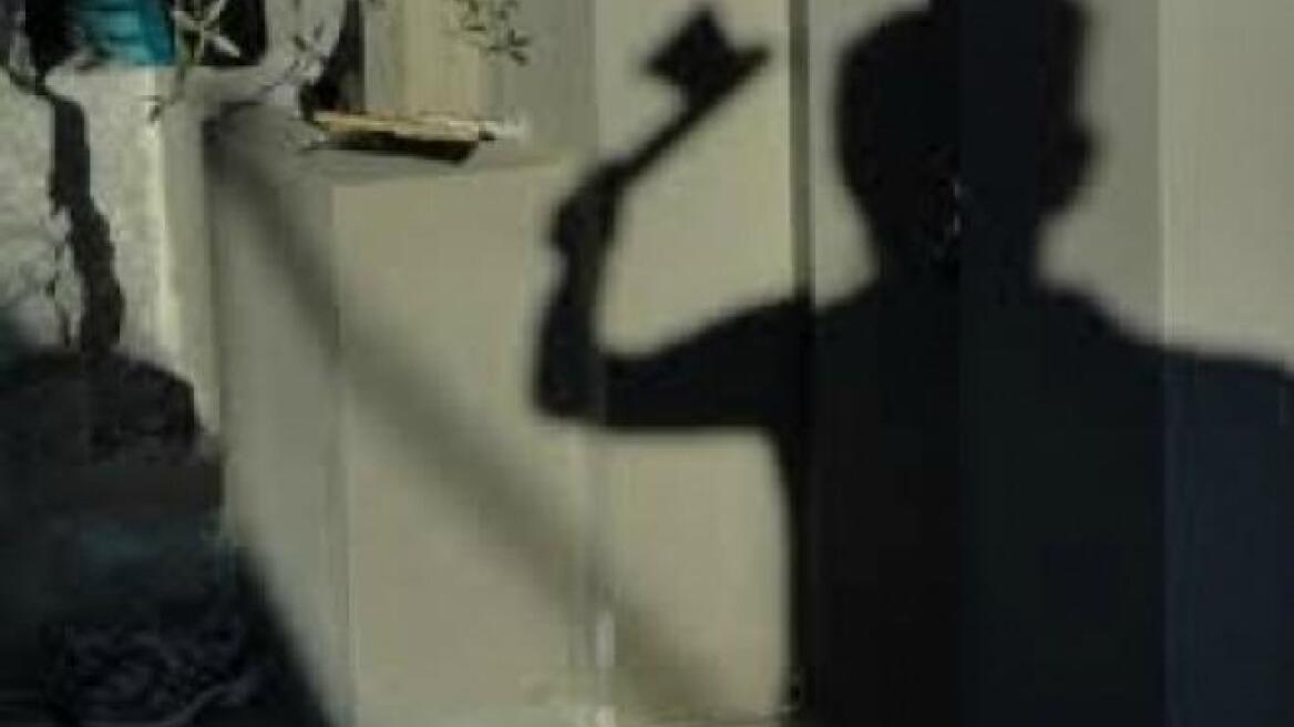 Λέσβος: Επίθεση με τσεκούρι και κράνος μέσα σε μπαρ!