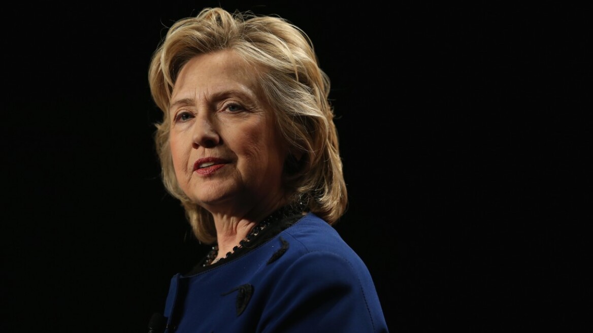 Προσπάθησε να τα μαζέψει η Χίλαρι για τη σύγκριση Πούτιν-Χίτλερ