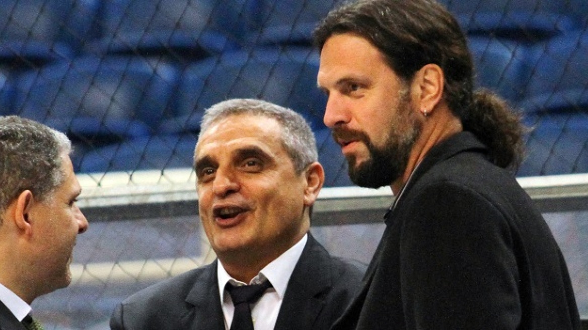 Ο Αλβέρτης προπονητής της ομάδας μπάσκετ του ΠΑΟ