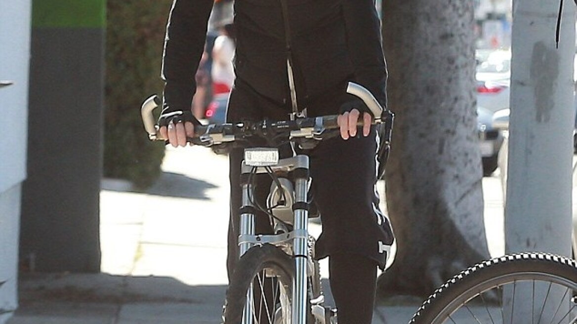 Madonna: Μια νίντζα πάνω σε ποδήλατο