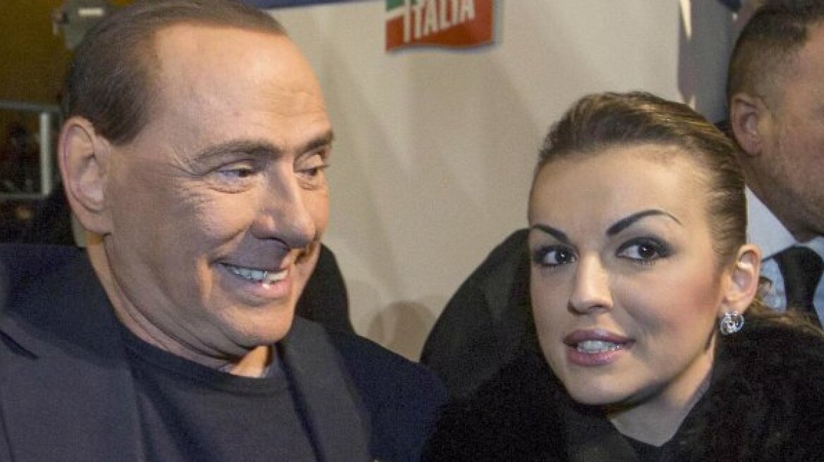 Θέλω τον Σίλβιο και όχι τα λεφτά του, ξεκαθαρίζει η νέα σύντροφος του Μπερλουσκόνι