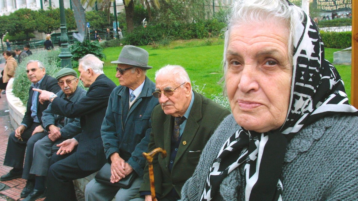 Εως και 4 χρόνια περιμένουν τη σύνταξη 350.000 άτομα