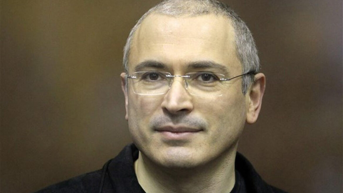 Χοντορκόφσκι: Αίτημα για μόνιμη εγκατάσταση στην Ελβετία