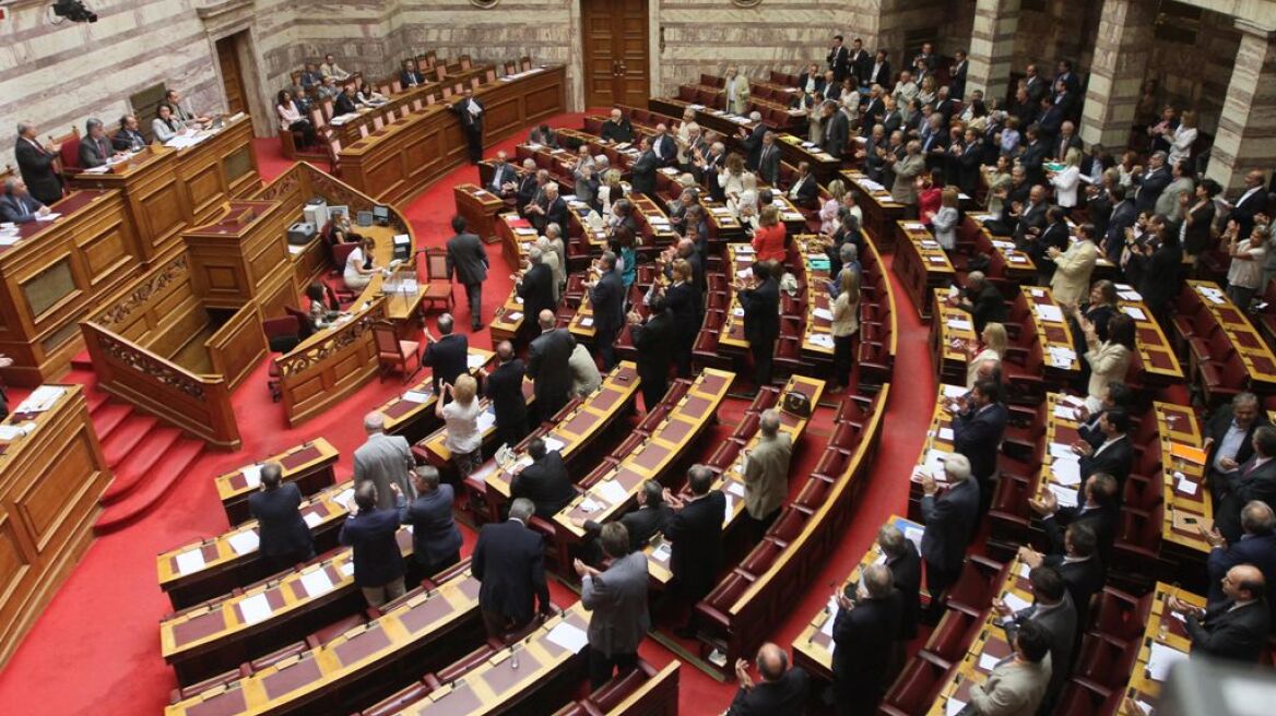 Βουλευτικά ρουσφέτια με τη μορφή τροπολογίας