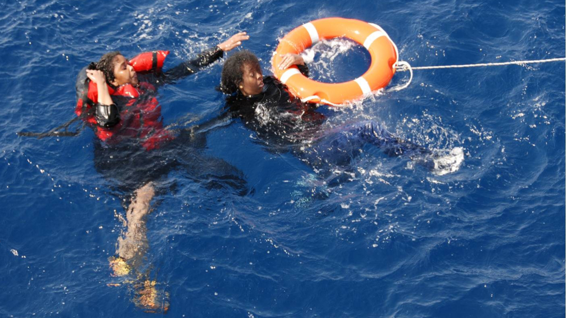 Λέμβος με μετανάστες ανετράπη βόρεια της Σύμης