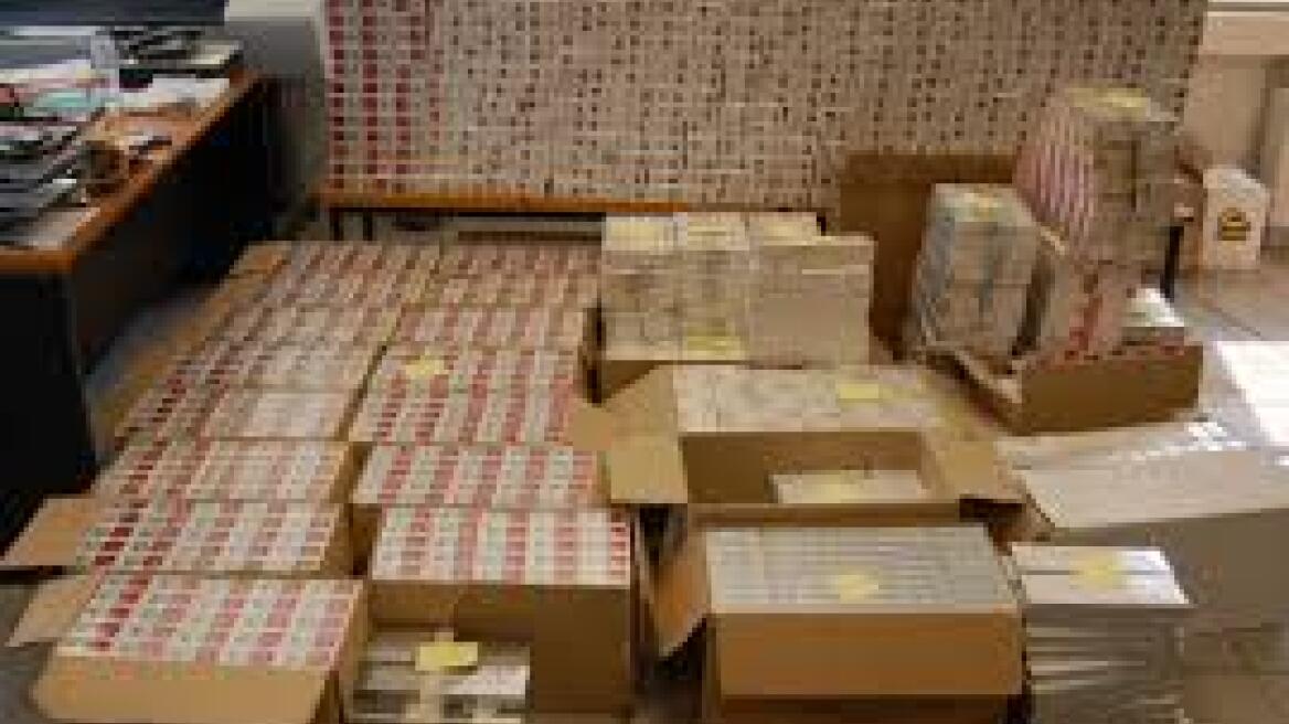 Λαμία: Περιπτεράς πουλούσε λαθραία τσιγάρα και καπνό