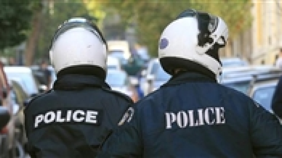Του έσπασε το κεφάλι με πέτρα και του έβαλε φωτιά στο σπίτι!