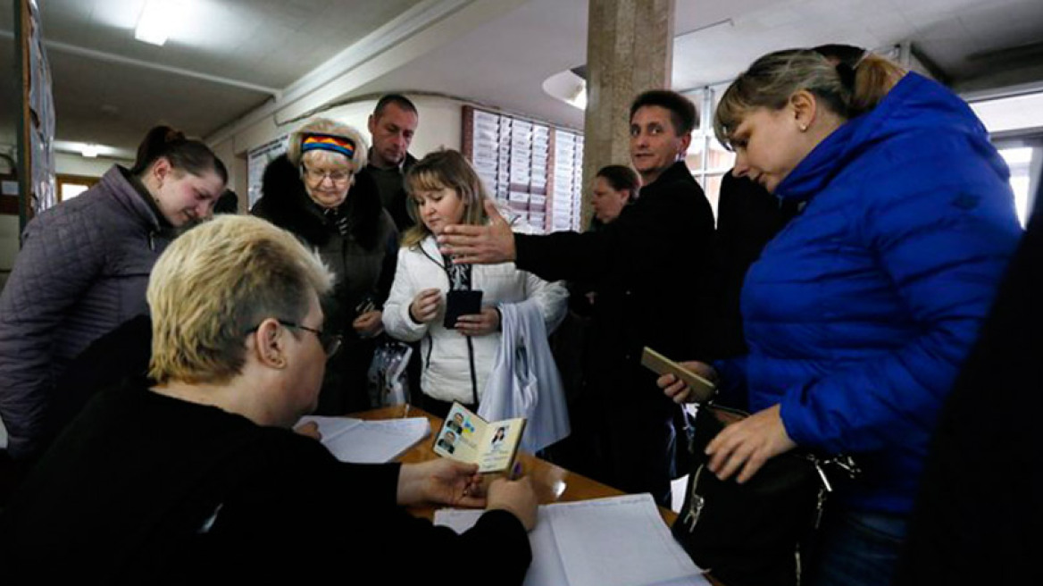 Κριμαία: Δεκάδες κάτοικοι έκαναν αίτηση για έκδοση ρωσικών διαβατηρίων