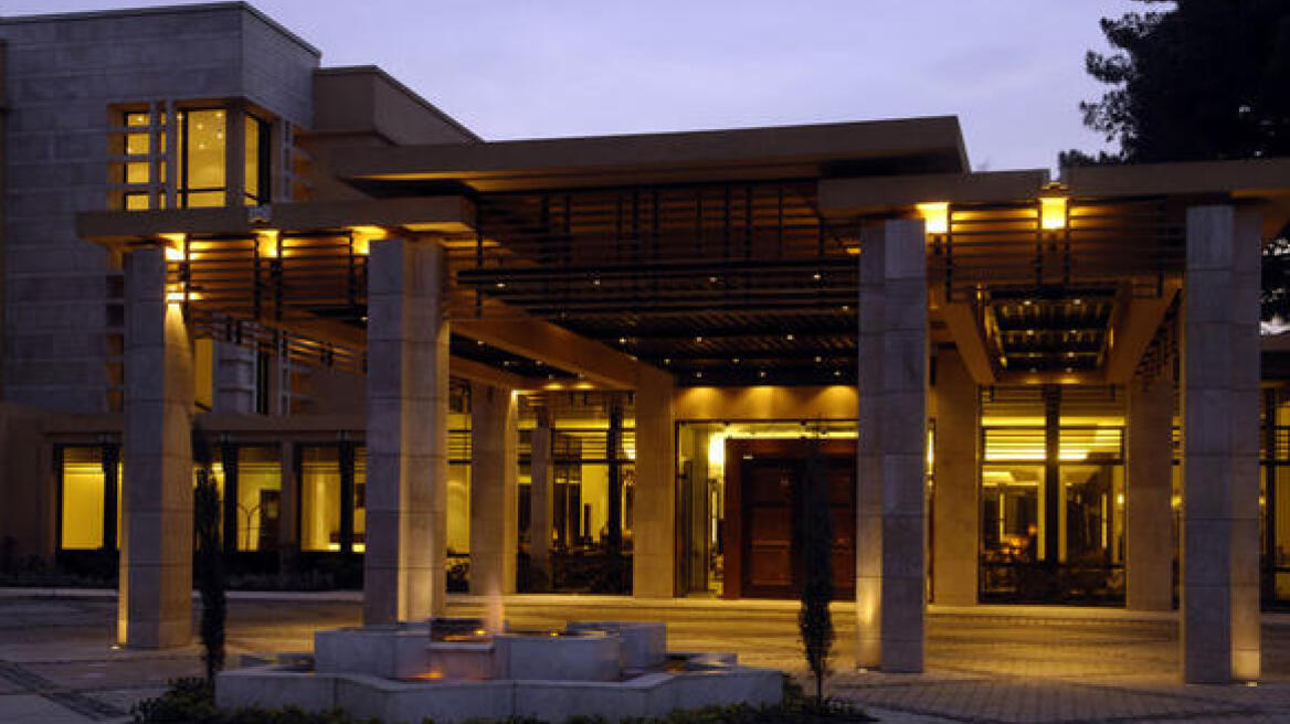 Καμπούλ: Εισβολή ενόπλων σε πολυτελές ξενοδοχείο 