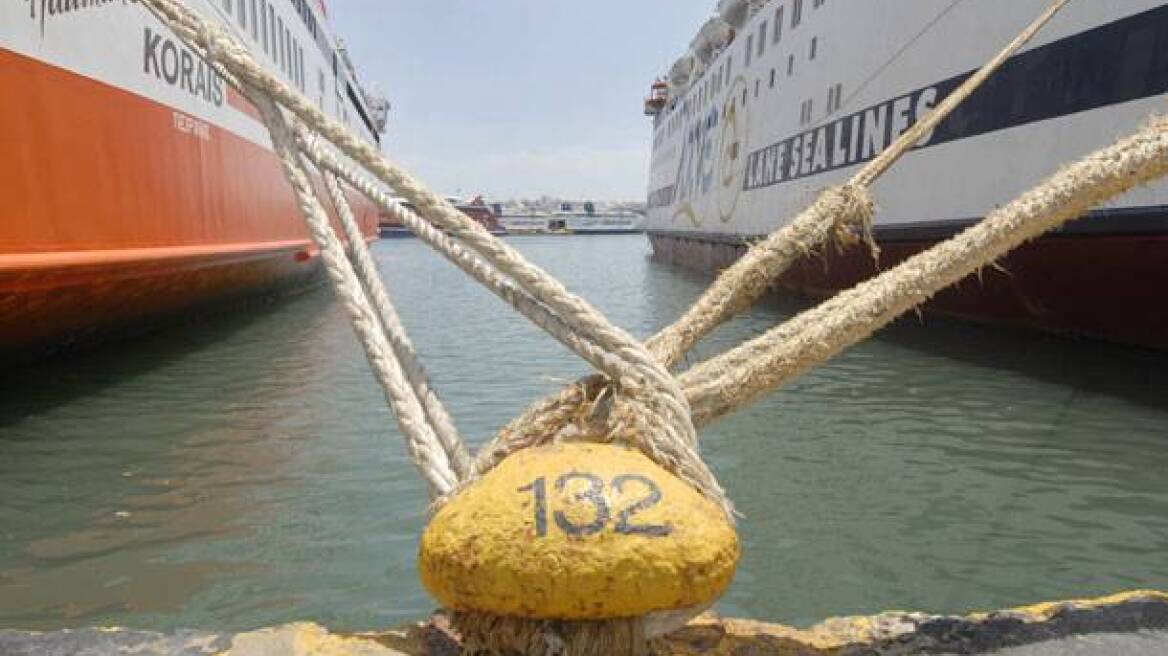 «Δένουν» τα πλοία των εταιρειών που χρωστάνε δεδουλευμένα