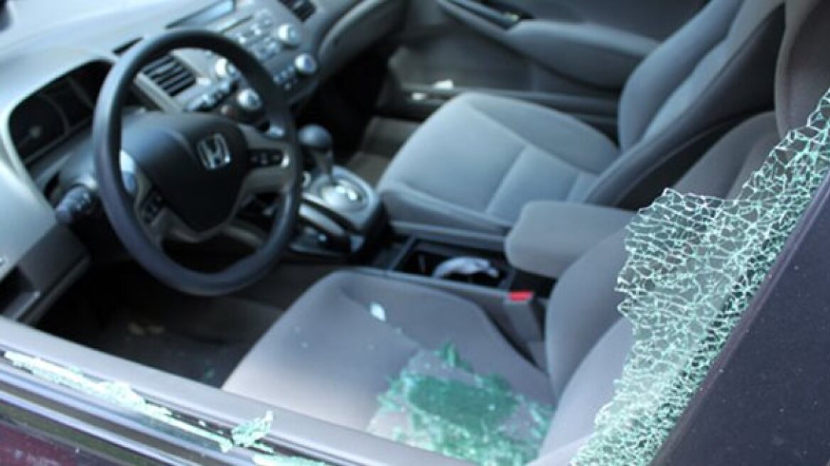 Βέροια: Έσπαζε τζάμια αυτοκινήτων και έκλεβε ό,τι έβρισκε