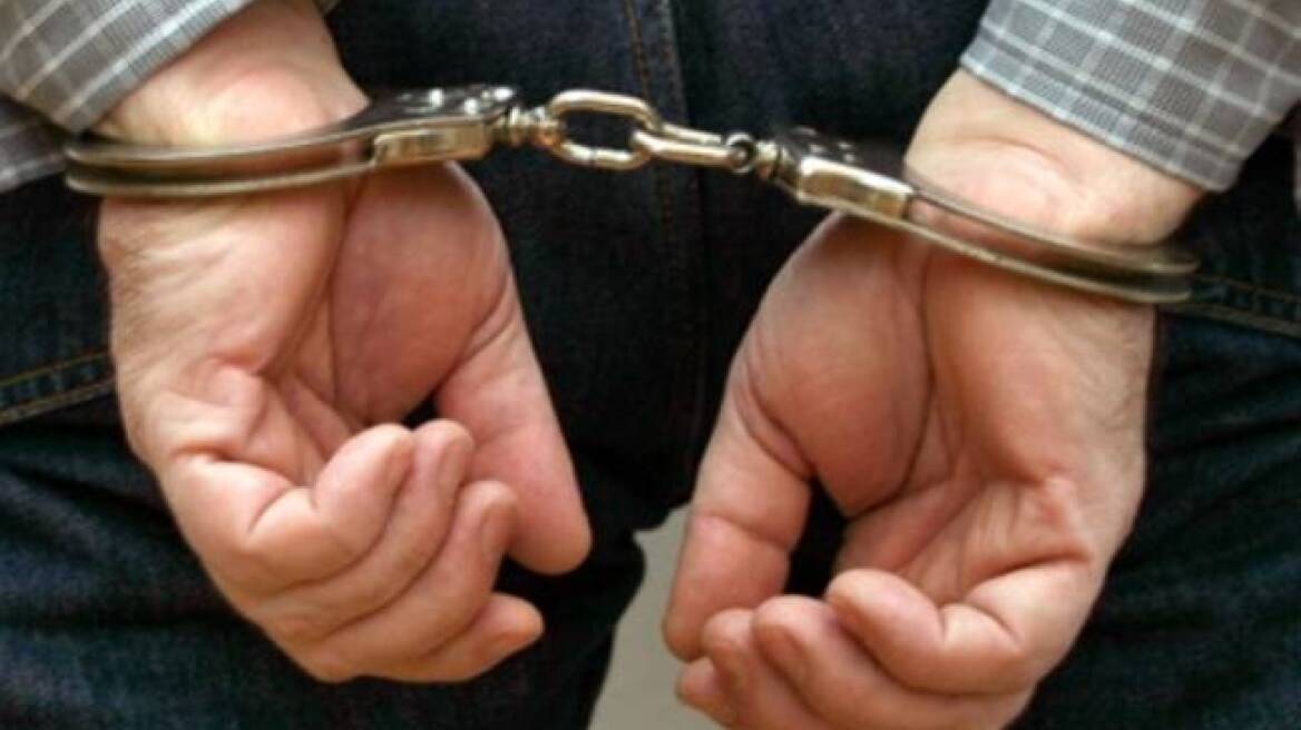 Μεσσηνία: Πατέρας και γιος έδειραν αστυνομικούς!