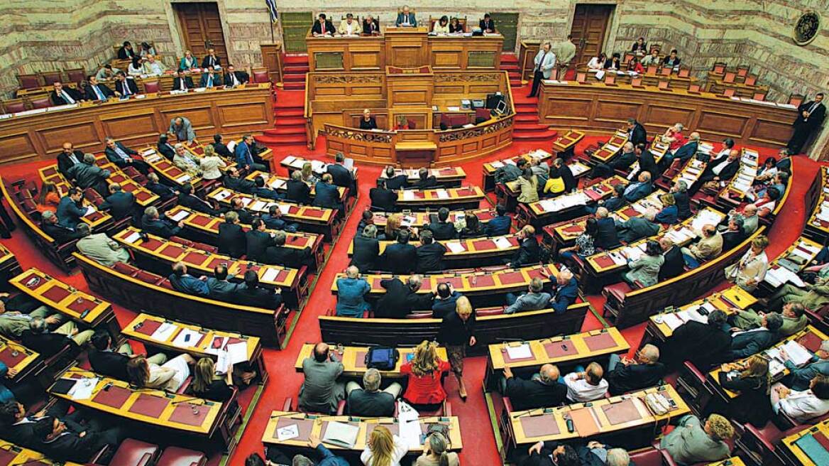 ΠΑΣΟΚ βάλλει κατά Μιχελάκη και Μπαλτάκου για την απέλαση μεταναστών