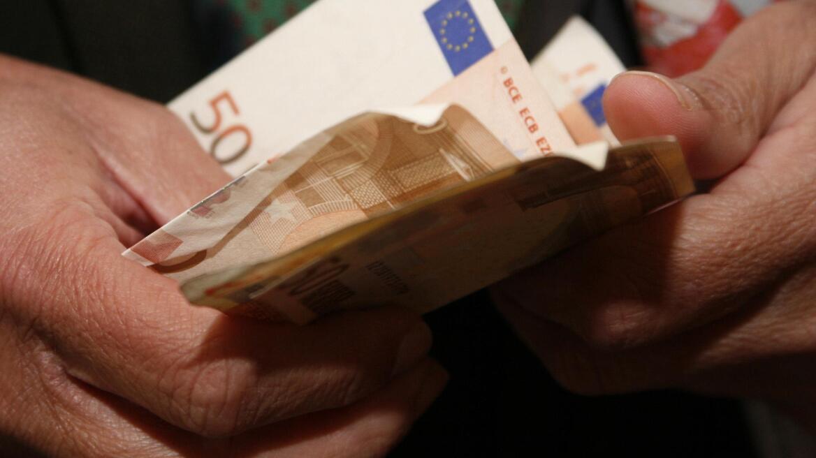 Συνεργάτης του Νίκου Νικολόπουλου έπαιρνε χρήματα τάζοντας άδειες παραμονής