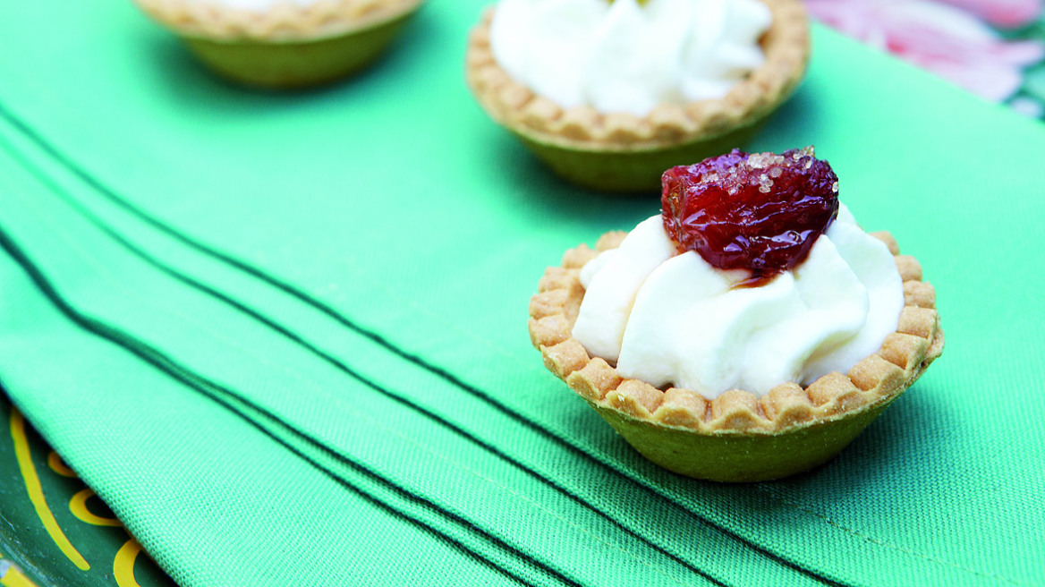 Τάρτα με ανθότυρο και καραμελωμένα σταφύλια