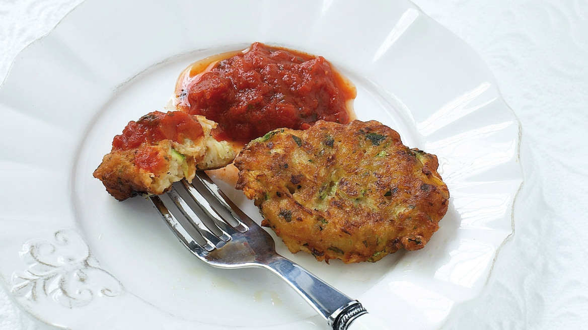 Κολοκυθοκεφτέδες με σάλτσα ντομάτας