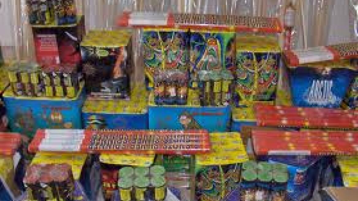 Κατά χιλιάδες κατάσχονται τα παράνομα βεγγαλικά