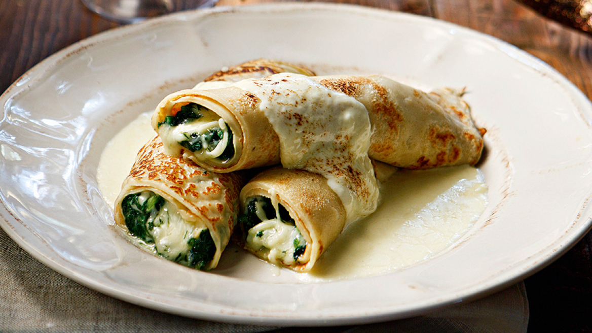 Κρέπες με σπανάκι τυρί και λευκή σάλτσα