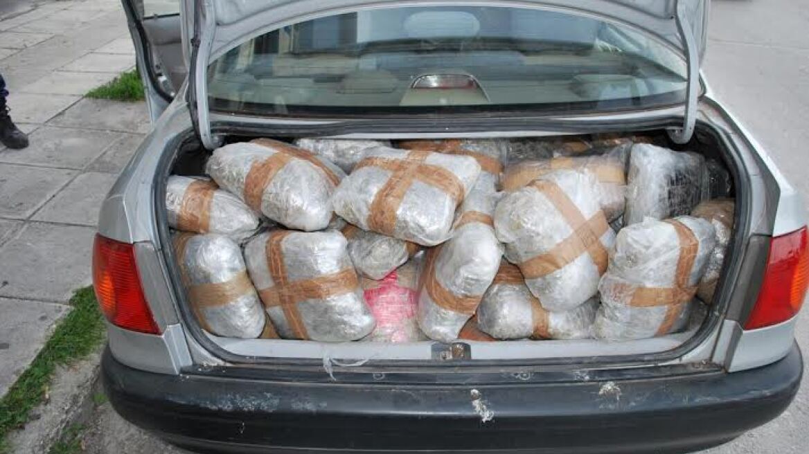 Ηγουμενίτσα: «Τίγκαρε» το... κλεμμένο αυτοκίνητο στο χασίς!