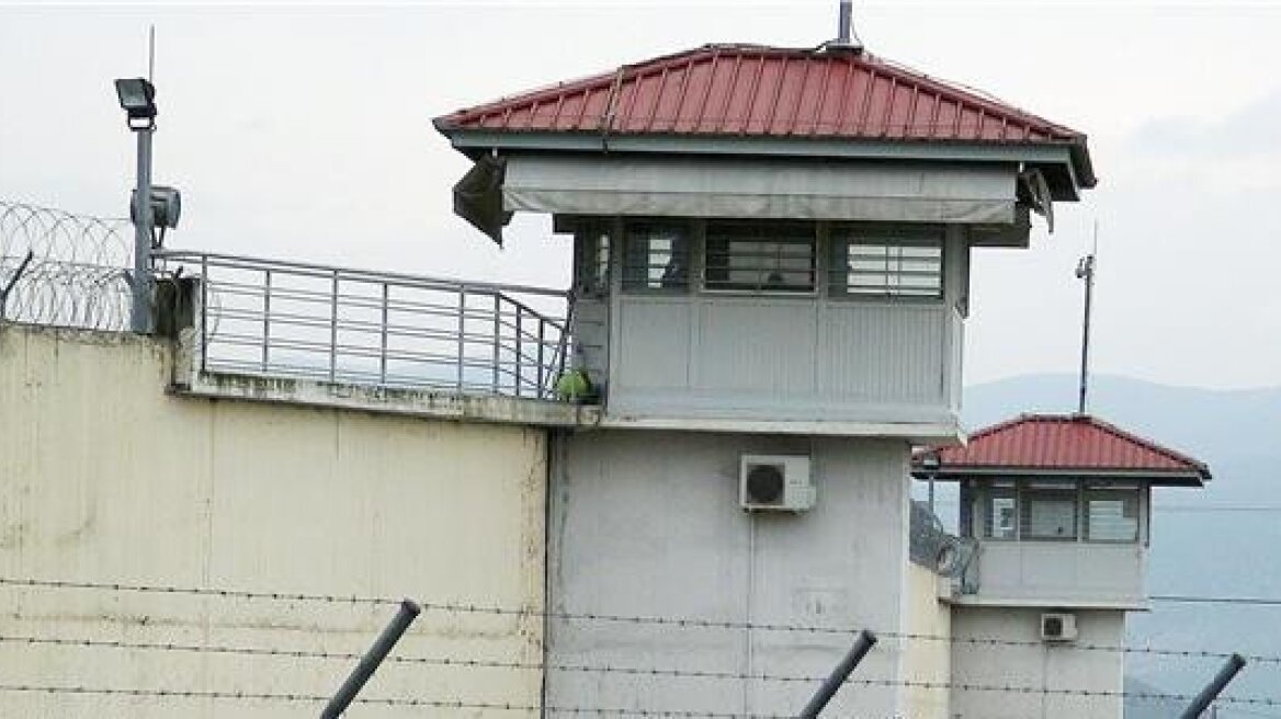 Σε αργία τέθηκαν έξι σωφρονιστικοί υπάλληλοι των φυλακών Νιγρίτας