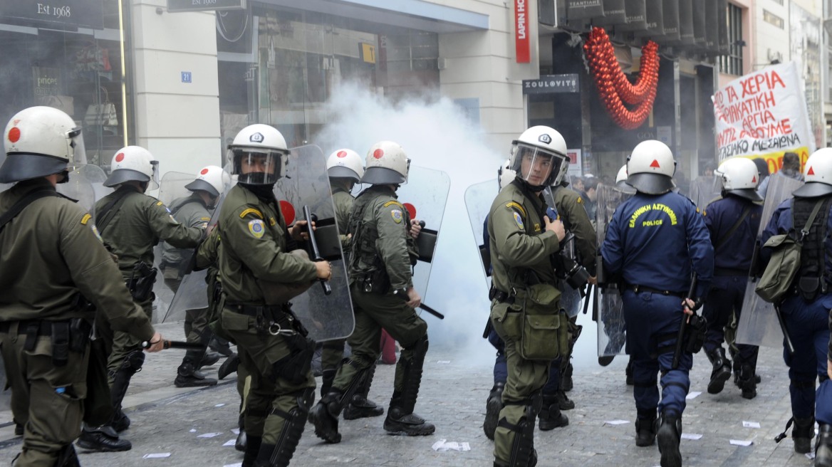 Ένταση και χημικά στην Ερμού 