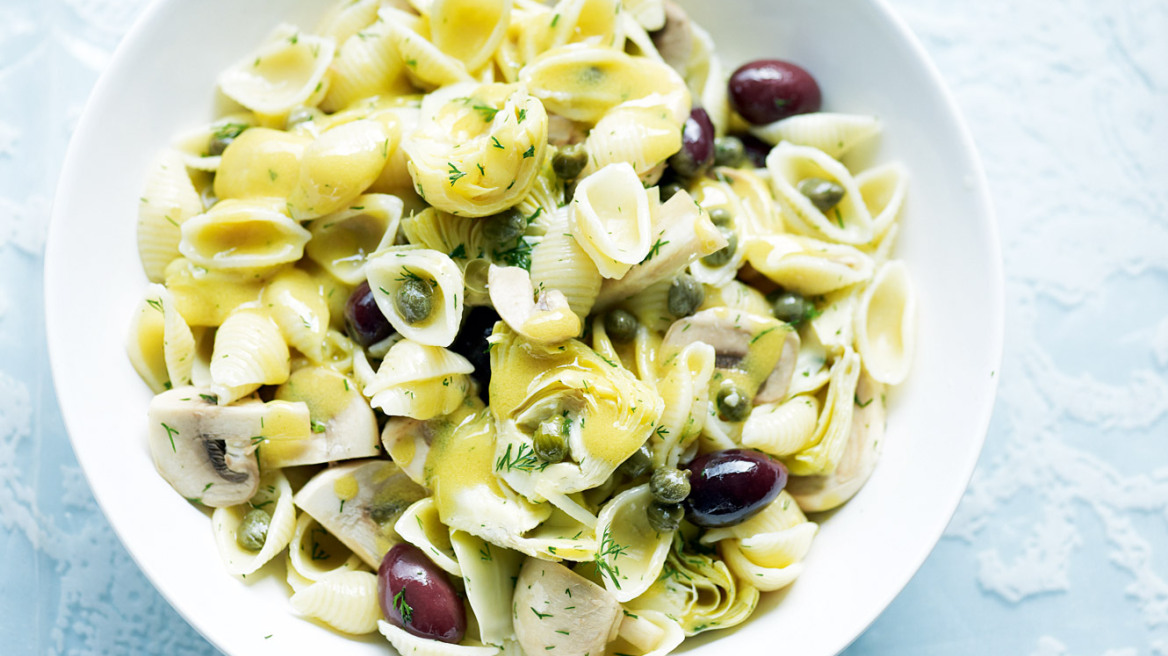 Μακαρονοσαλάτα με αγκινάρες