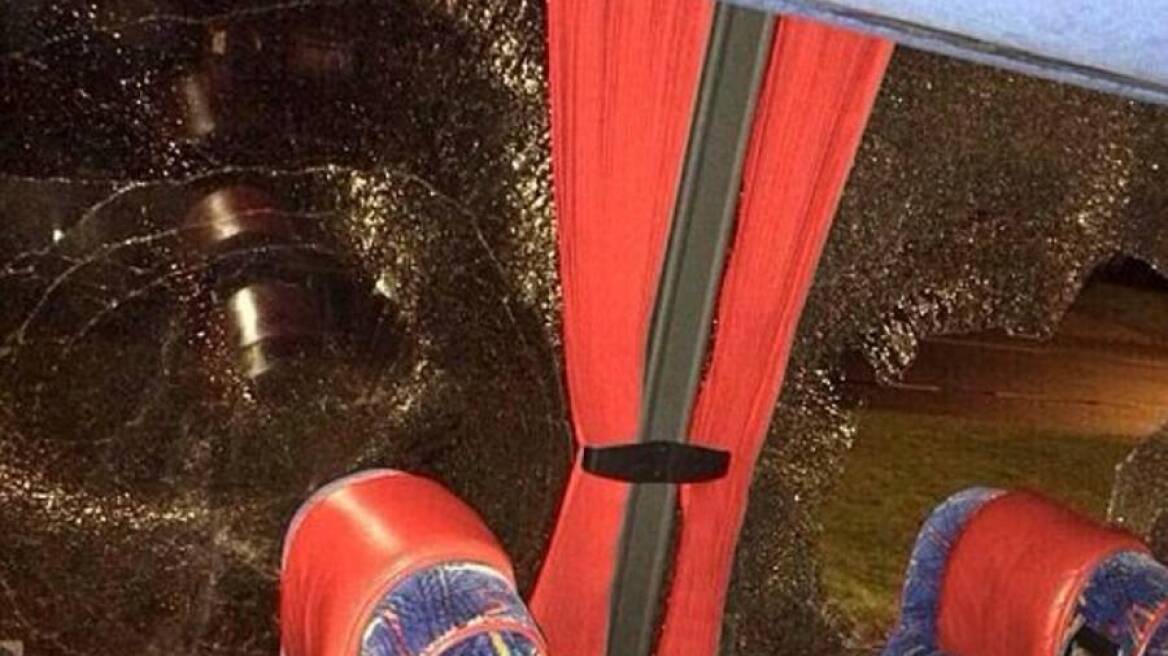 Καλαμάτα: Ενέδρα με πέτρες σε πούλμαν με μαθητές!