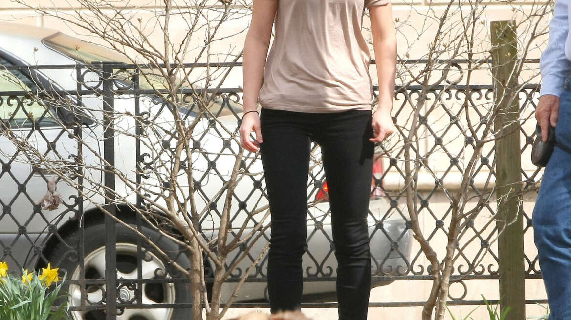 Leighton Meester: Βόλτα με το σκύλο της