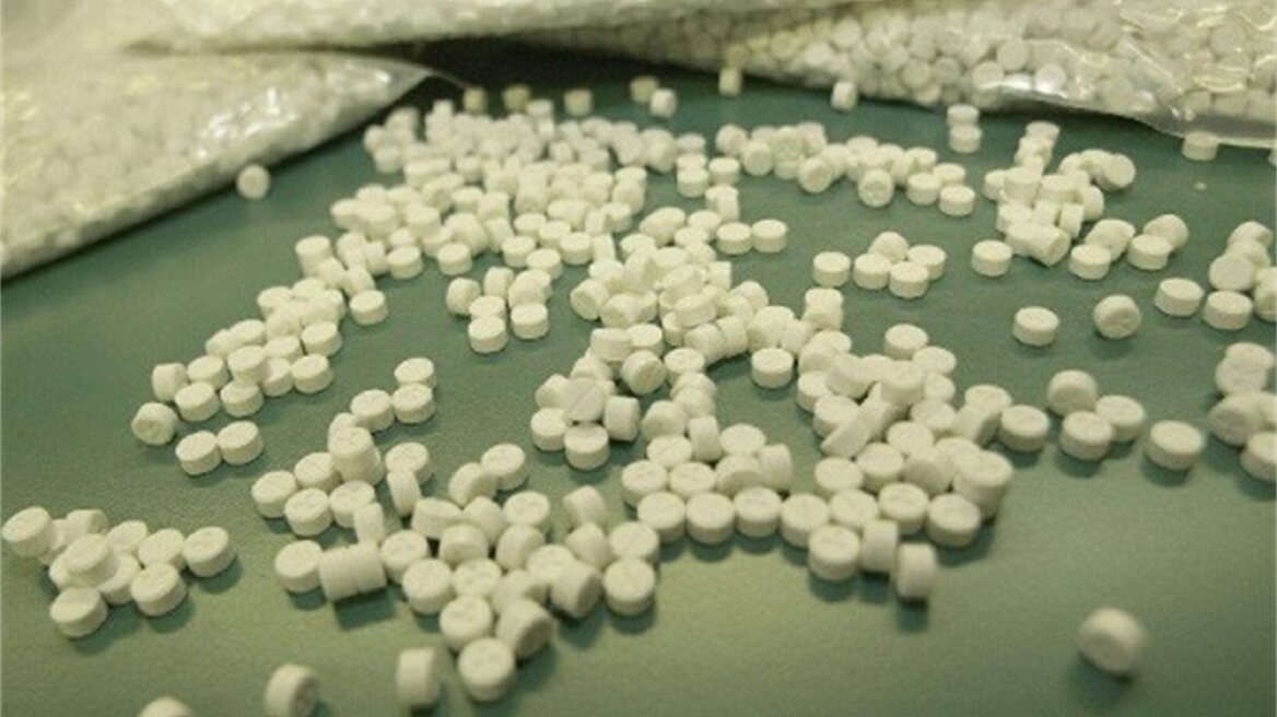 Γυναίκα θα... πλημμύριζε το Βόλο με ναρκωτικά χάπια