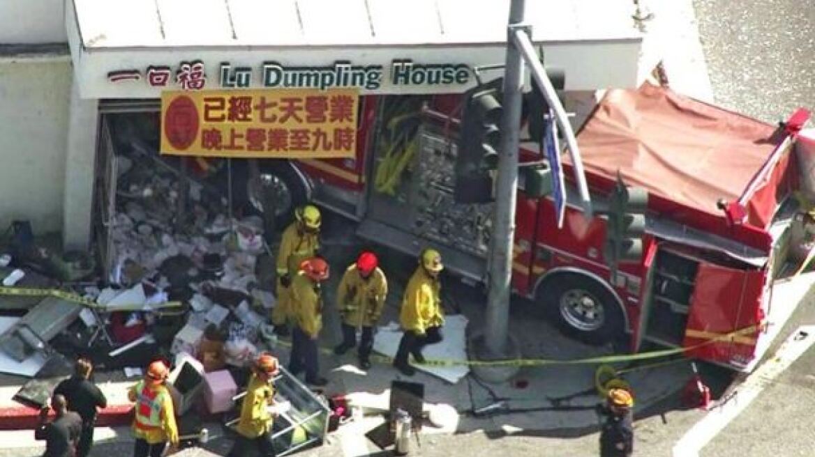 Βίντεο: Πυροσβεστικό «πάρκαρε» σε εστιατόριο