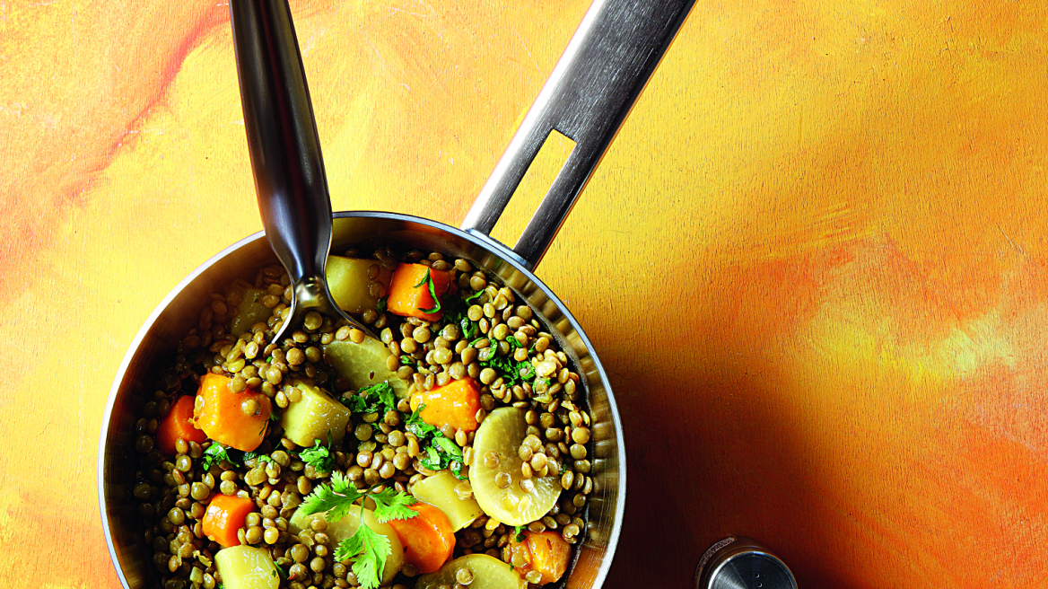Πικάντικες φακές στην κατσαρόλα με χειμωνιάτικες ρίζες