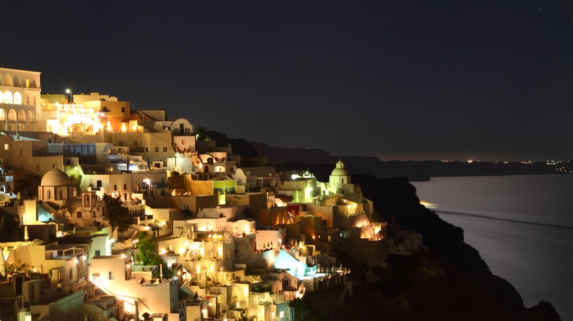 Τρεις Αμερικανοί τουρίστες και ένας Έλληνας σοβαρά τραυματισμένοι από βεγγαλικά