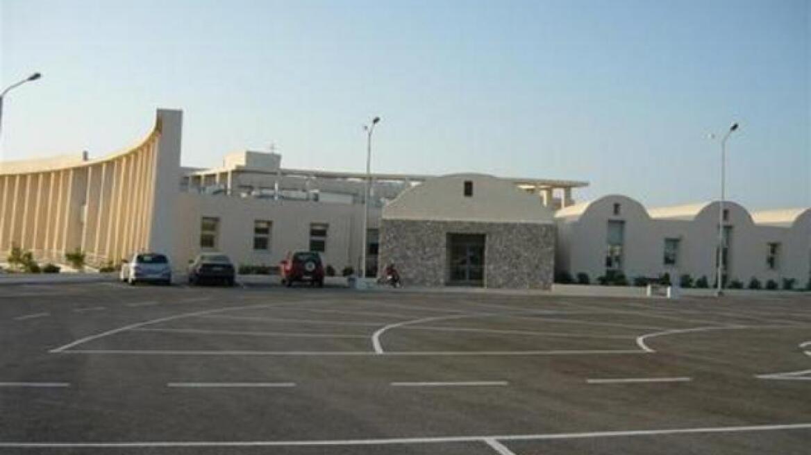 ΑΝΕΛ: Καταγγέλλουν τον Άδωνι για τη μη λειτουργία του Νοσοκομείου Σαντορίνης