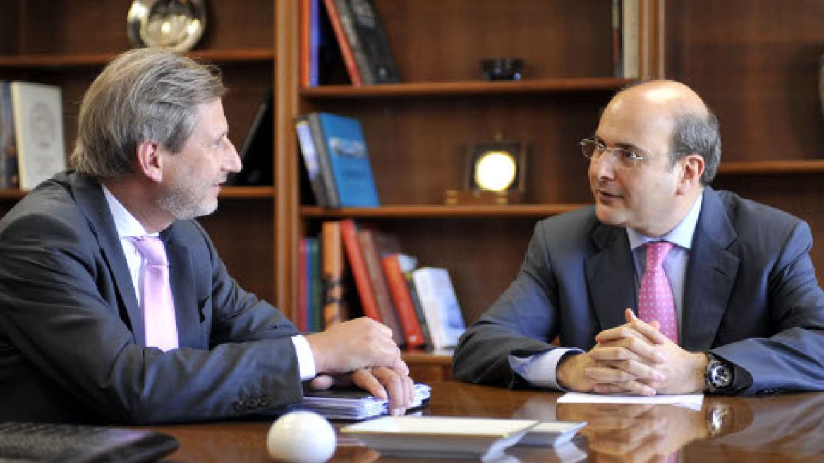 Επίτροπος Χαν: Τέλος στη χρηματοδότηση υποδομών, το ευρωπαϊκό χρήμα θα πάει στην αγορά